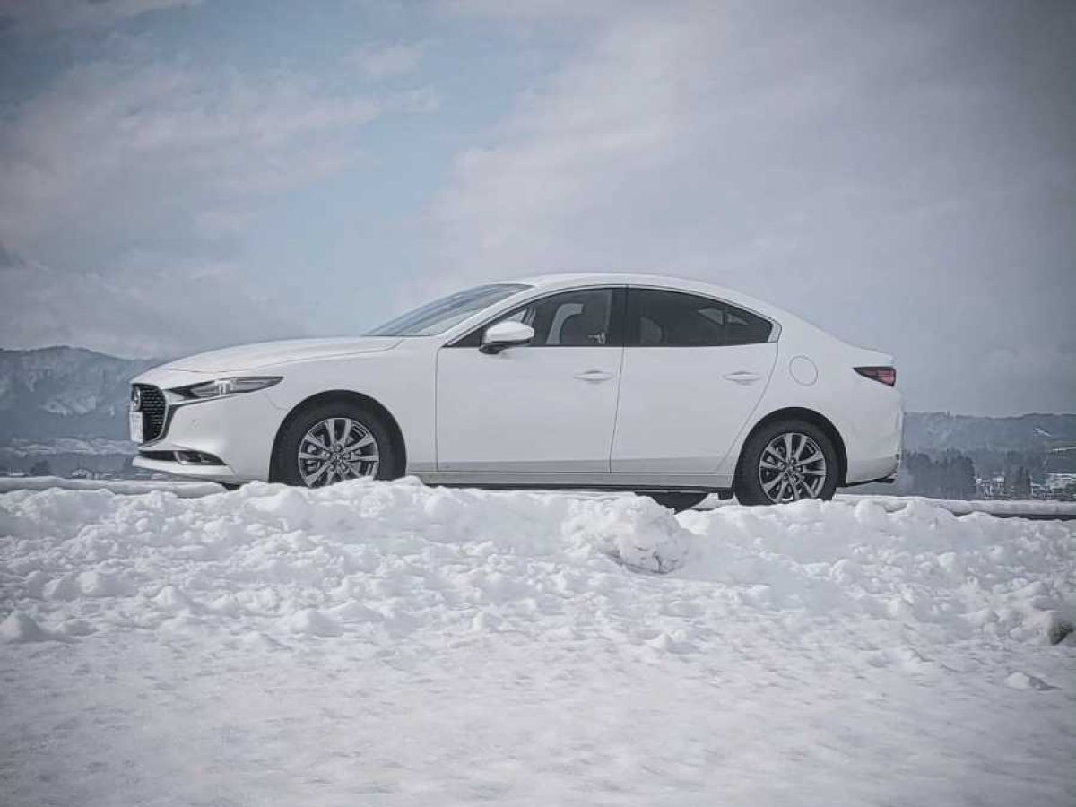 マツダ MAZDA3セダン